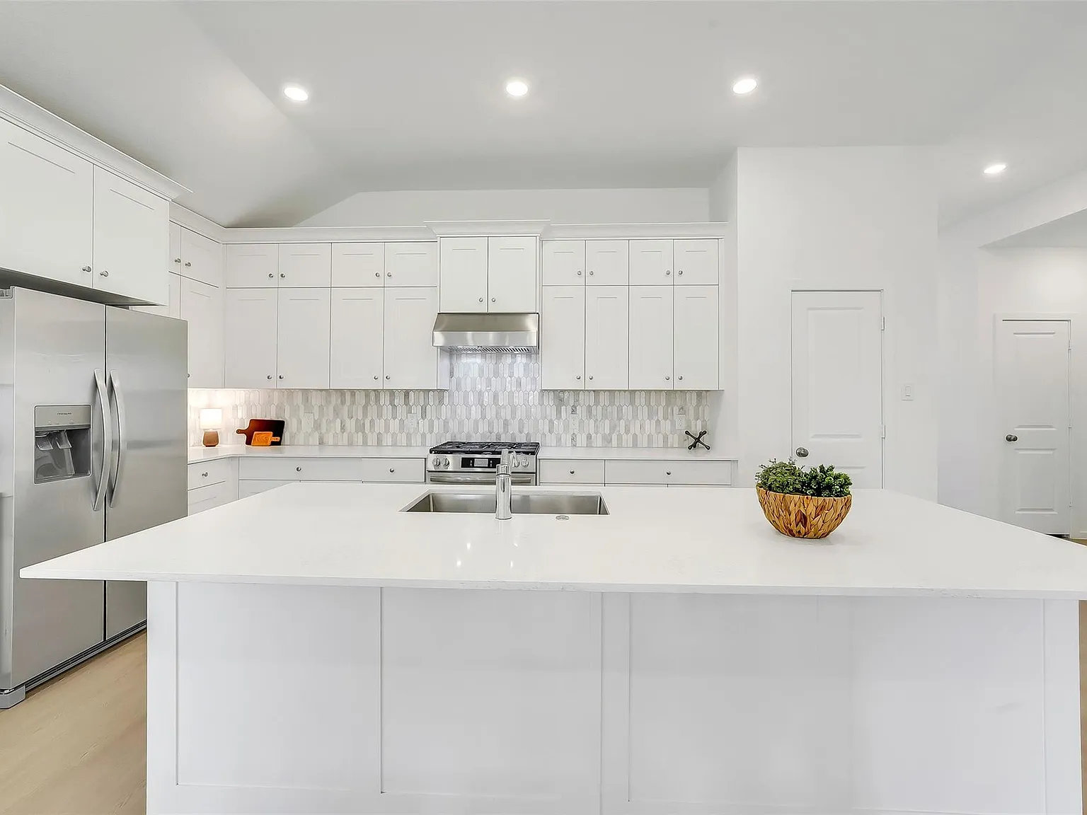 3 bed, 2.0 bath, 1870 sqft, $2,200 — Photo 4