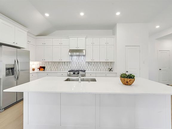 4th image of 6402 Golden Seaton Dr