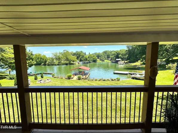 400 Baywood Dr, Piney Flats, TN 37686