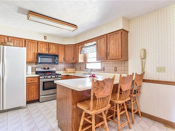 3rd image of 4816 Pine Trace Dr