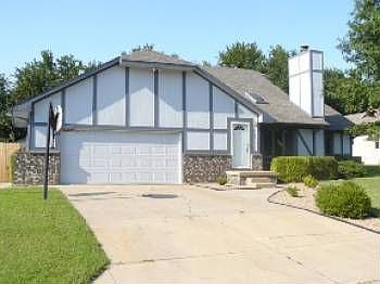 2nd image of 1606 Cresthill Rd