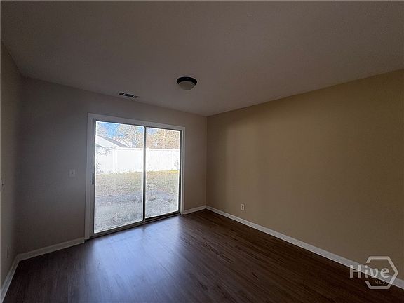 4th image of 170 Blue Heron Dr