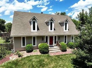 10006 Mackey Cir, Overland Park, KS 66212
