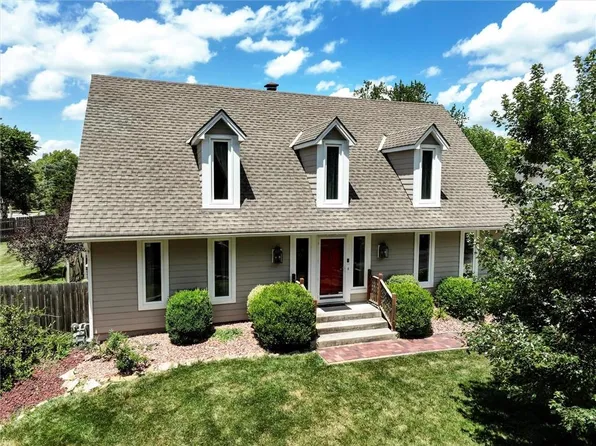 10006 Mackey Cir, Overland Park, KS 66212