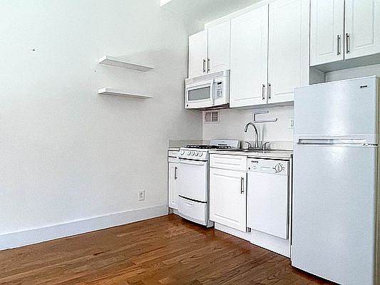 2nd image of 166 Suffolk St APT 1A