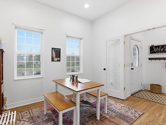 4th image of 670 W Young St