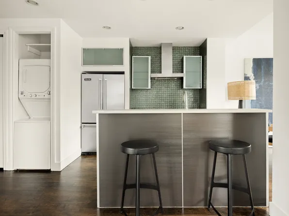 10-50 Jackson Avenue image 4 of 8