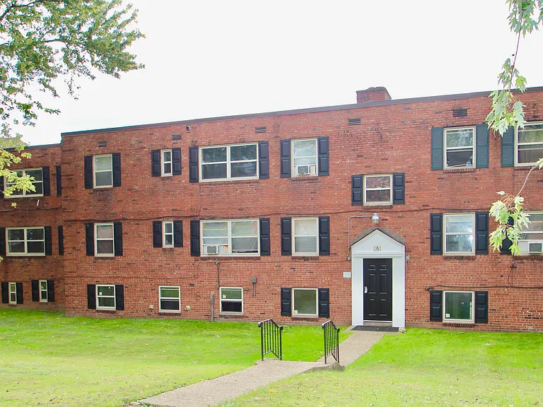 220 Hutchinson Ave — Photo 10
