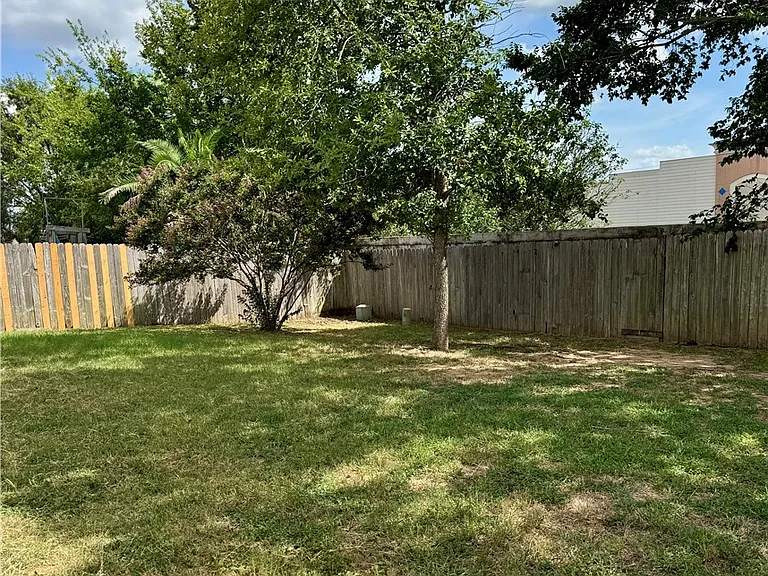 3702 Meadow View Dr — Photo 29