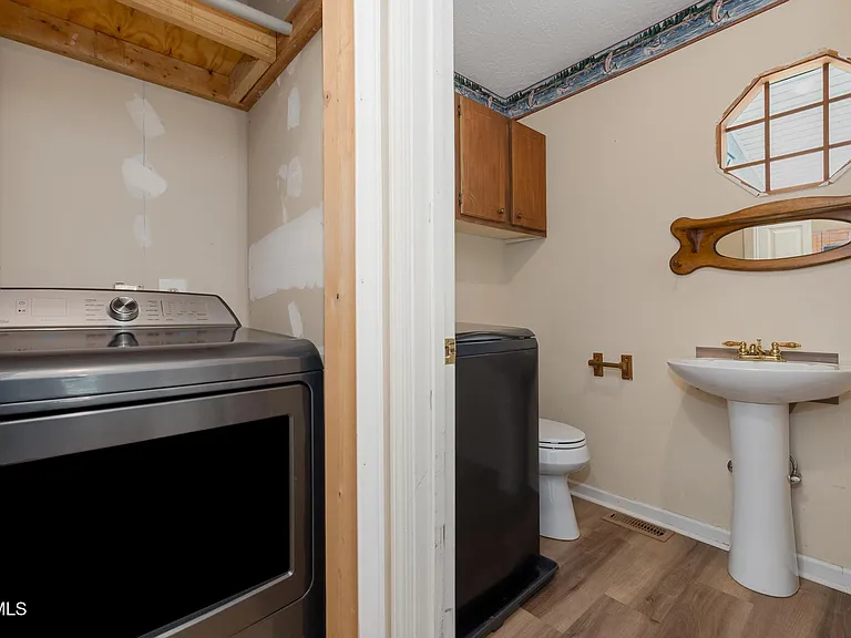 371 Oak Hill Cir — Photo 17