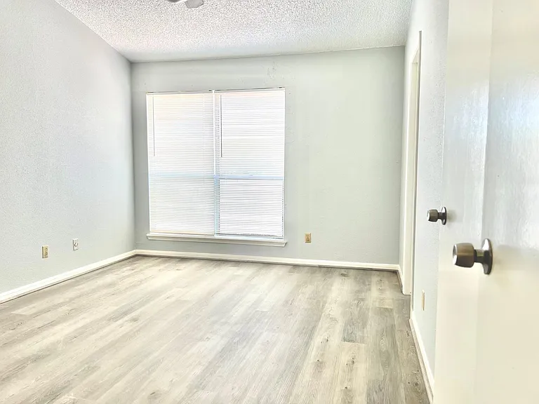 12400 Brookglade Cir #63 — Photo 7