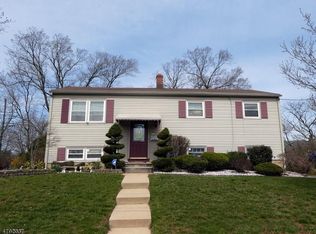 4 Lexington Rd, Somerset, NJ 08873