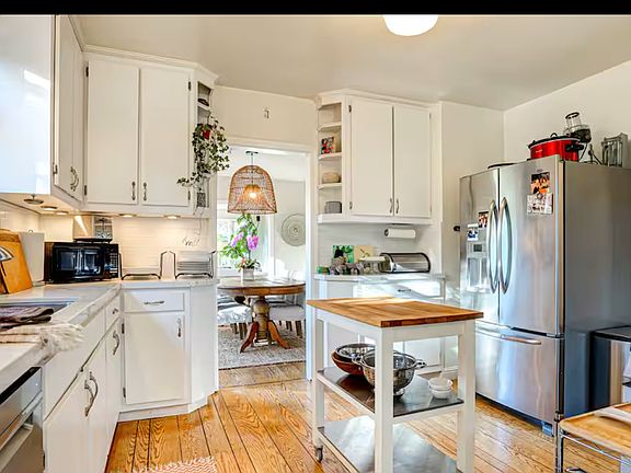 3rd image of 284 E Blithedale Ave