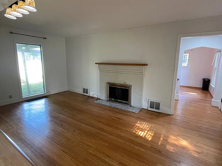 1404 E Park Pl — Photo 13