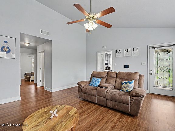 4th image of 18146 Canal Junction Dr