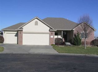 6930 SW Sweet Grass Ct, Topeka, KS 66614
