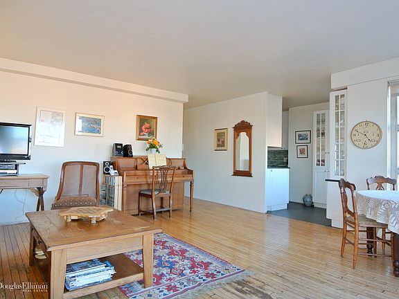 2nd image of 80 La Salle St APT 20D