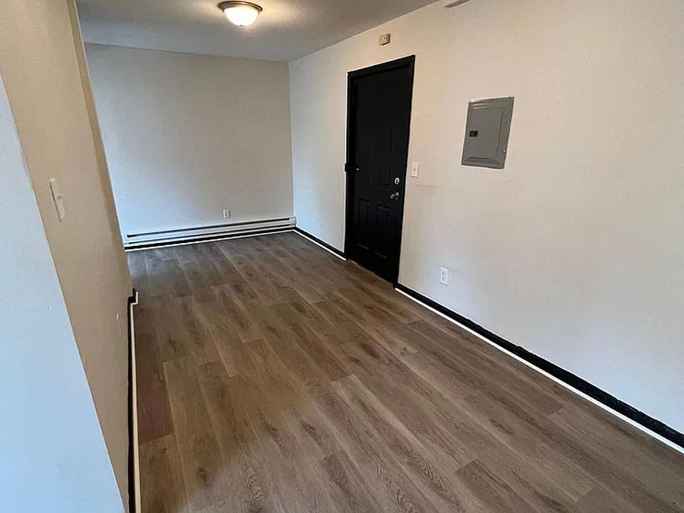 1st image of 298 Osborne Ter #3