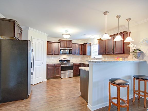 4th image of 103 Rainwood Dr