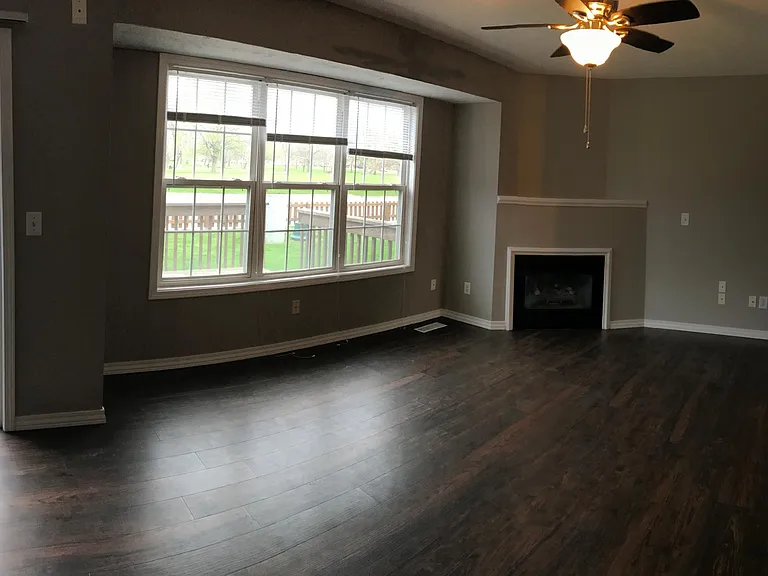 1204 Riviera Dr — Photo 5