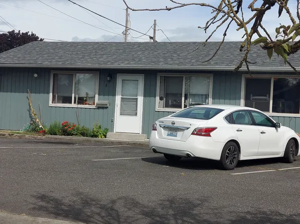 200 8th St #3, Lynden, WA 98264