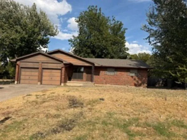 2805 NW Hilltop Dr, Lawton, OK 73507