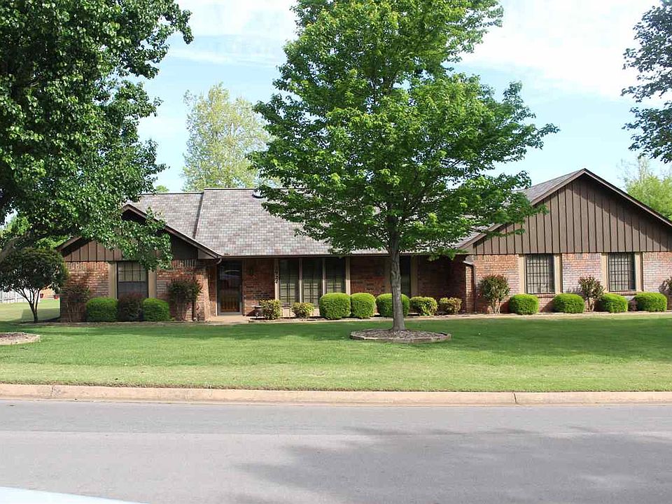 1st image of 2924 Edgewood Dr