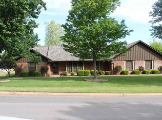 2924 Edgewood Dr, Enid, OK 73703