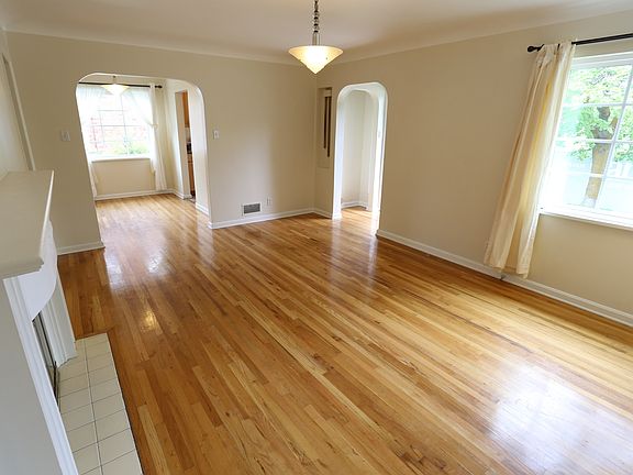 3rd image of 1549 E Ramona Ave
