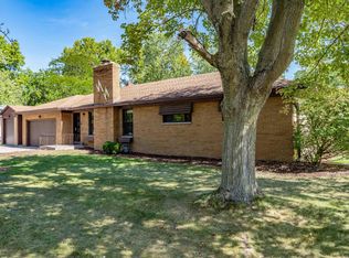 3822 Reed Rd, Fort Wayne, IN 46815