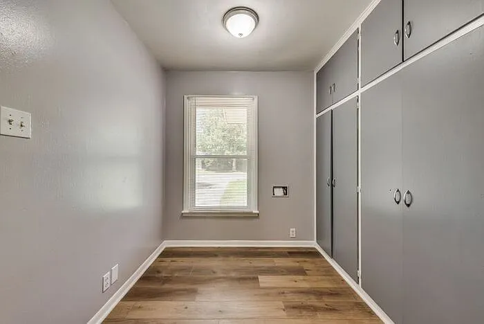 1014 W Belden St — Photo 9
