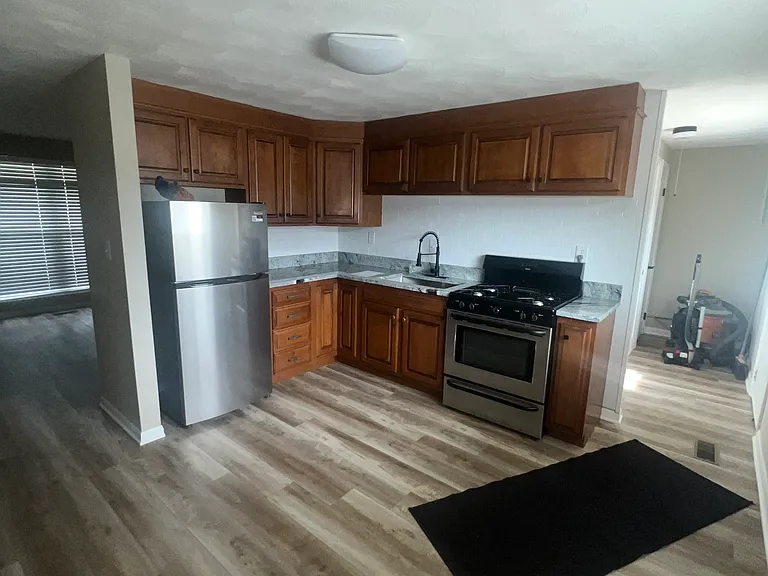 408 Banbury Dr — Photo 14