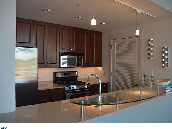 3rd image of 317 Vine St #411