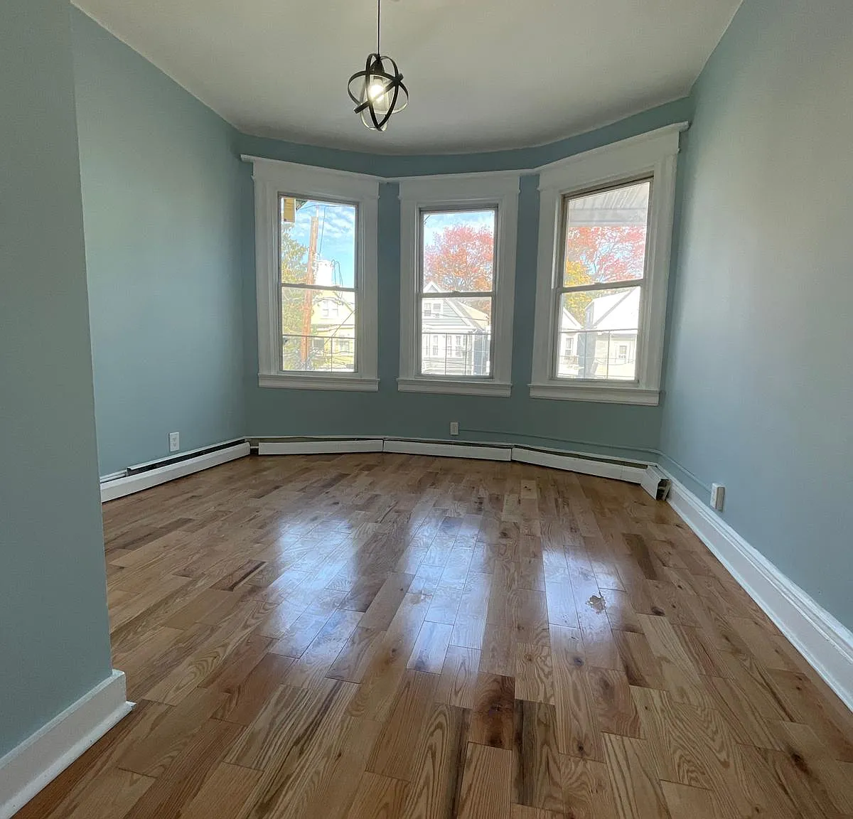 3 bed, 1100 sqft, $2,400 — Photo 4