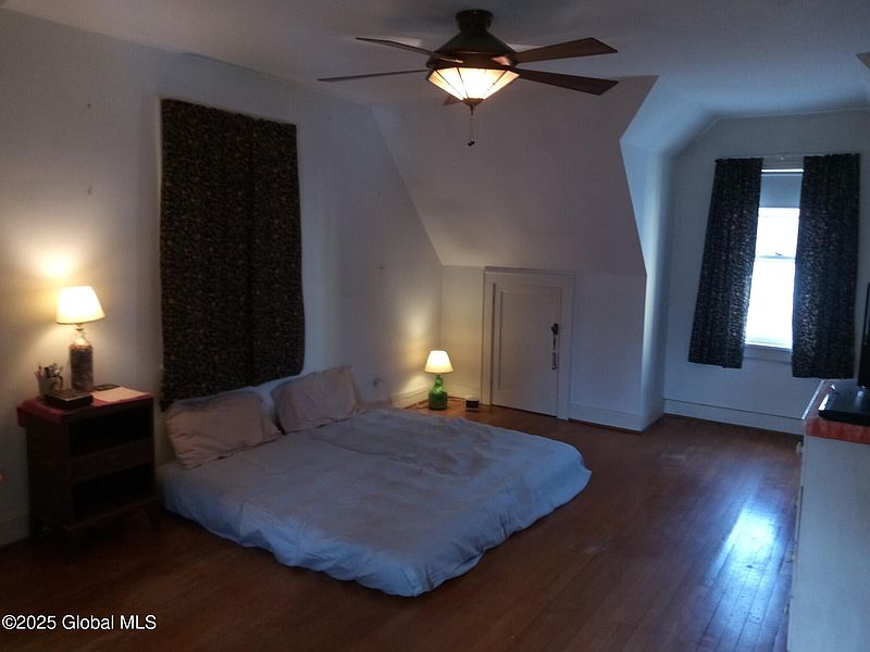 5th image of 375 Wellington Road
