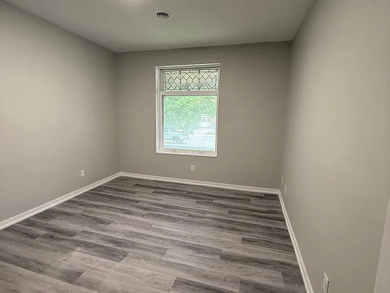 203 Elmwood Ave E #MAIN — Photo 11