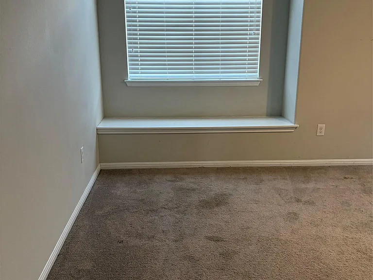372 Eagle Brook Ln — Photo 17