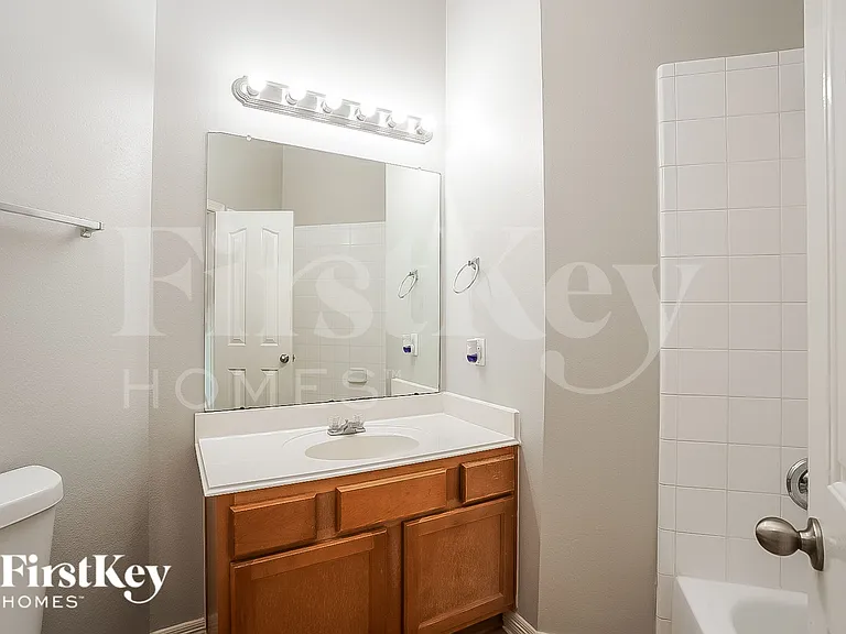 4531 Bridgevillage Dr — Photo 14
