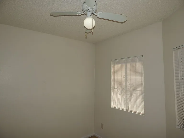 117 E Laguna St — Photo 7