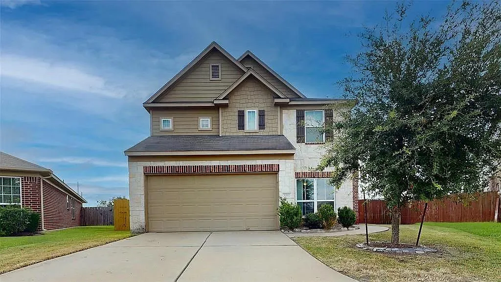 5 bed, 3.0 bath, 2675 sqft, $2,300 — Photo 1