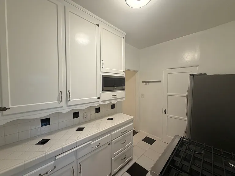 1049 S Orange Grove Ave #1 — Photo 13