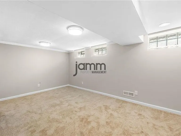 1653 Woodhurst Ave — Photo 22
