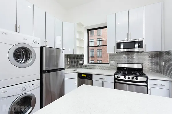 Rented by Mdrn Residential | media 4