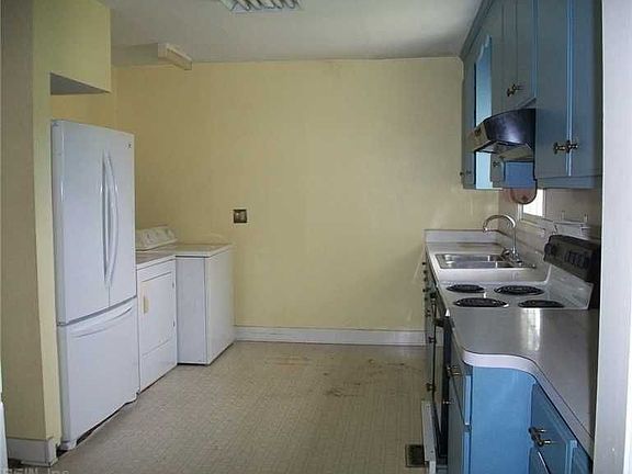 3rd image of 19120 The Glebe Ln