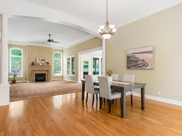 14401 Meadow Ct, Leawood, KS 66224