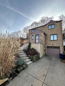 3967 Boulevard Dr, Pittsburgh, PA, 15217