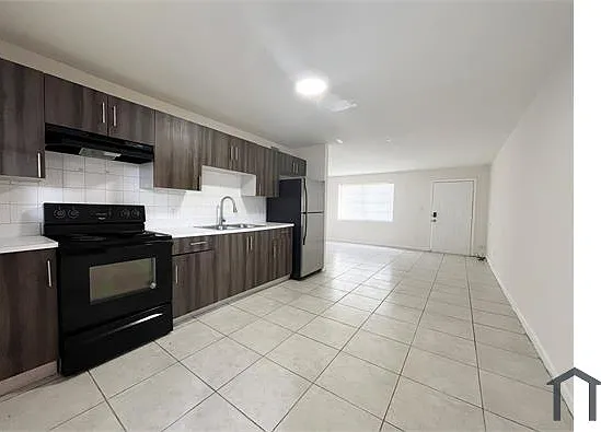 2 bed, 740 sqft, $1,600 — Photo 1