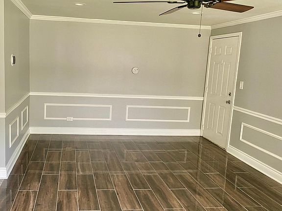 3rd image of 5037 Elm Circle Dr