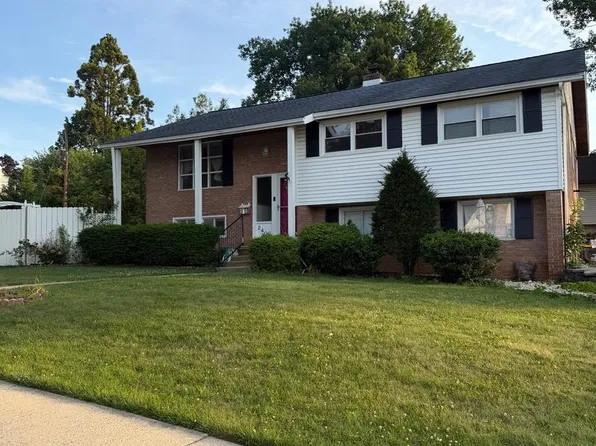2400 Lindale Dr, West Lawn, PA 19609