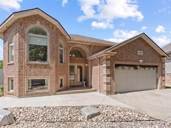 1469 Meridian St, Windsor, ON N9G 3E5